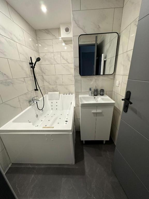 Studio Jaccuzzi A 2 Min Davignon Les Angles  외부 사진